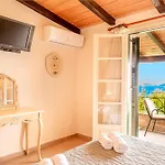 Varvara Kerasia With Private Pool By Dadovillas וילה
