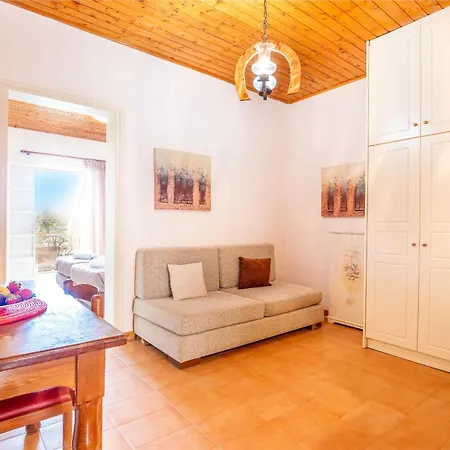 Varvara Kerasia With Private Pool By Dadovillas וילה